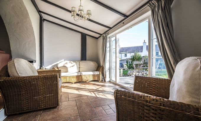 Penally House | Barn Conversion - Hot Tub - Penally