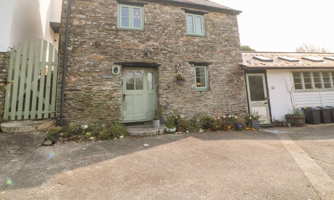 Pelynt Cottage | BARN COTTAGE, romantic, character holiday cottage in Pelynt