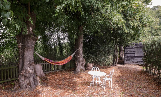 Chingford Cottage | BARN HOPPITT LODGE, pet friendly, with open fire in Chingford