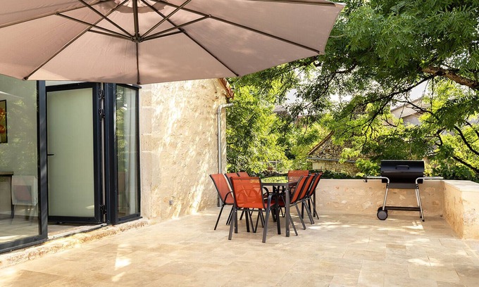 Assier House | Barn La Roca Masia-Les Coquelicots, swimming pool, garden, 4 bedrooms 8/10 persons