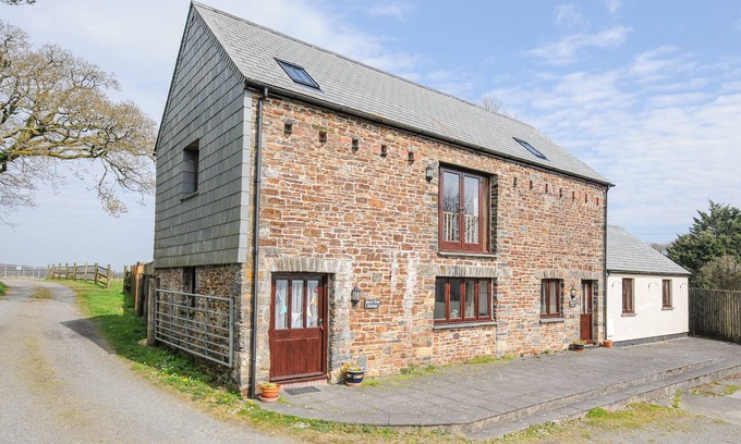 Brazzacott Cottage | BARN OWL COTTAGE, family friendly, with a garden in Launceston