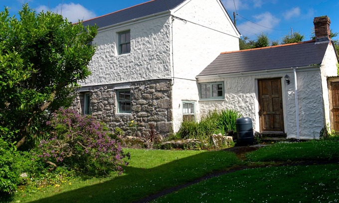 Carnkie House | BARN OWL, pet friendly, with open fire in Pool