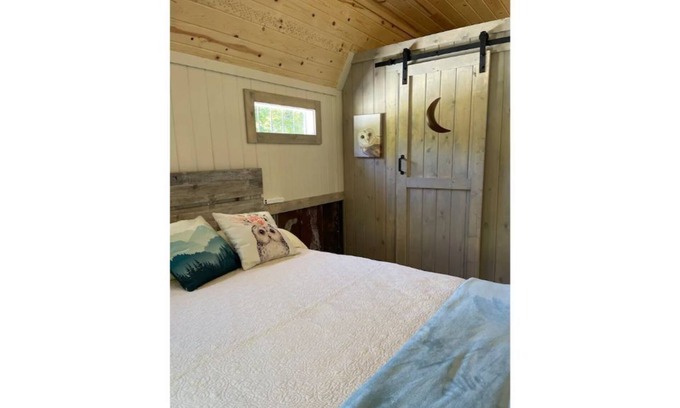 Tiger House | Barn Owl Villa North, Cozy , dog friendly, fire pit.