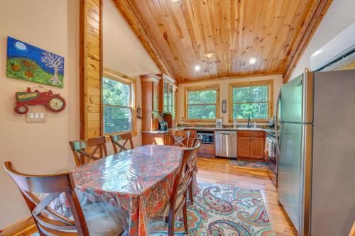 Huber Apartment | Barn-Style Georgia Vacation Rental - Pet Friendly!