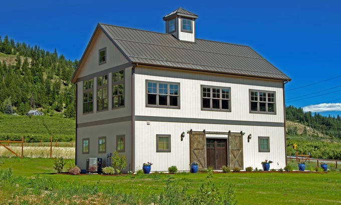 Peshastin House | Barn-style Home, Mountain Views, 2 mi to Leavenworth. Dog visitors welcome!