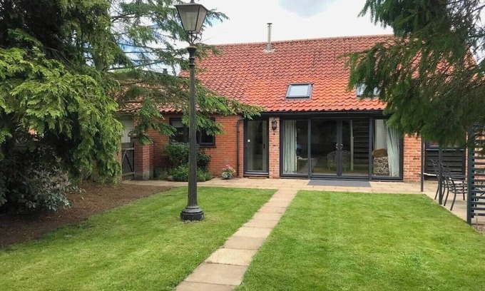 Stratton Strawless House | Barn with countryside views in private garden