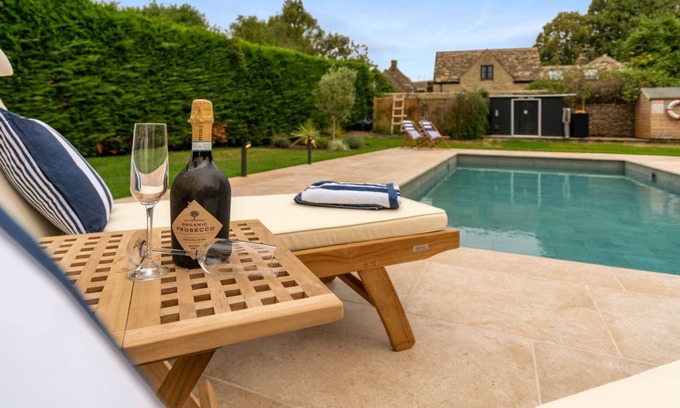 Malmesbury House | Barns Lee, Eastcourt - sleeps 9 guests in 5 bedrooms