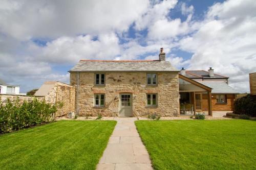 Cubert House | Barnwell Cottage *Stunning Cornish Cottage* Oozing Charm + Comfort