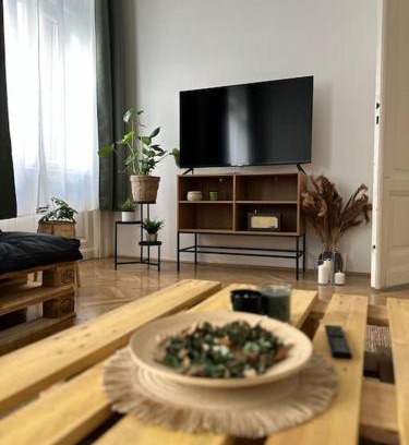 Csarnok negyed Apartment | Baross 86 greenery apartment