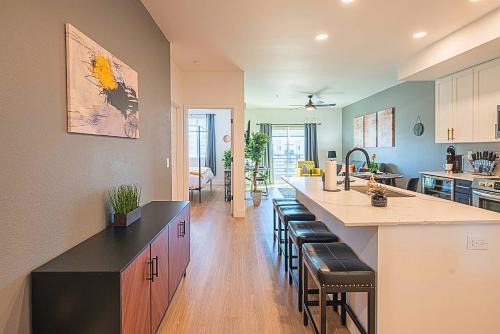 Desert View Village Apartment | Barrett Jackson-Dine-Golf-Swim-King Bed-WFH-Parking - S439