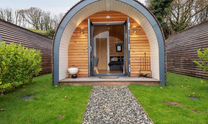 St Austell Cottage | BARRY, pet friendly, with a garden in Polgooth