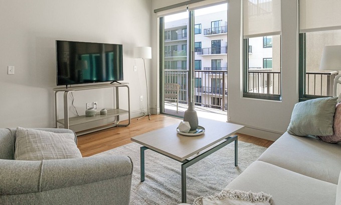 Houston Apartment | Barsala At The Hayworth