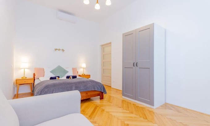 Lagymanyos Apartment | Bartók Boulevard Apartment by NW
