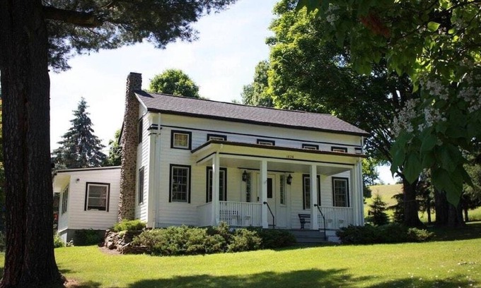 Milford House | Baseballer’s Haven! 5.5 miles to Dreams Park