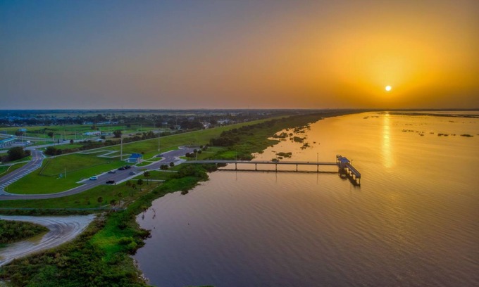 Taylor Creek House | Bass Fishing Retreat on the canal minutes from lake Okeechobee