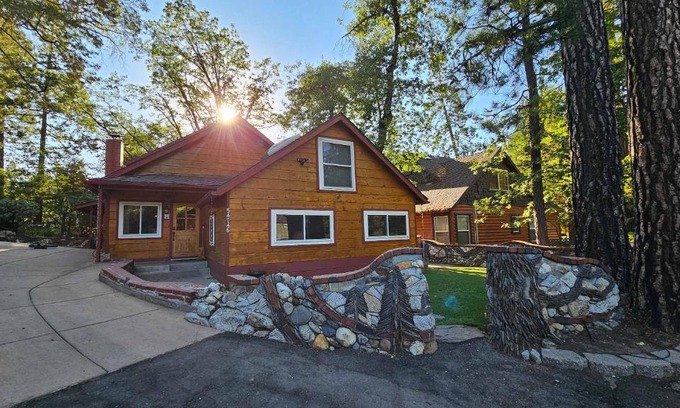 Bass Lake House | Bass Lake Cabin-Pet Friendly