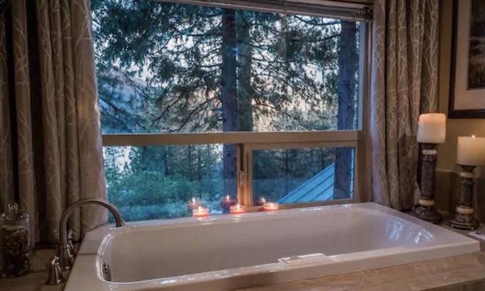 Wishon Cabin | Bass Lake cabin with Lake Views & private boat dock & slip
