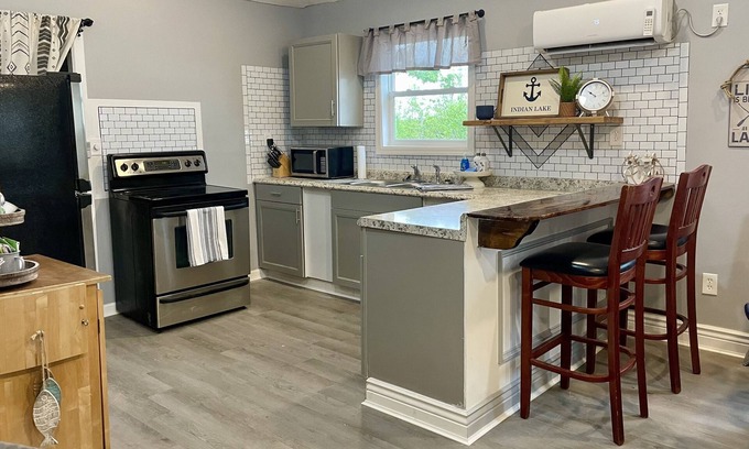 Lakeview Cottage | Bass Lane Inn