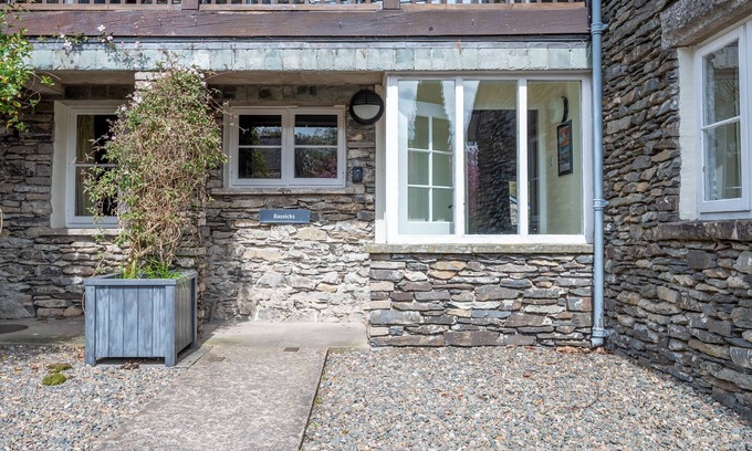 Graythwaite Apartment | Bassicks - sleeps 8 guests in 4 bedrooms