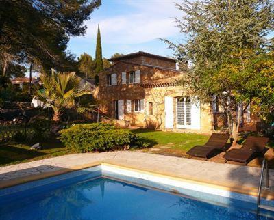 Bagnols-en-Foret Apartment | Bastide de l'Ovalie Gites