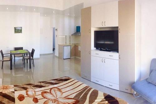 Haifa Apartment | Bat Galim - luxury apartment by the sea