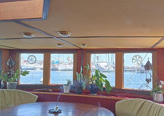Gruissan Boat Rental | Bateau de pirates