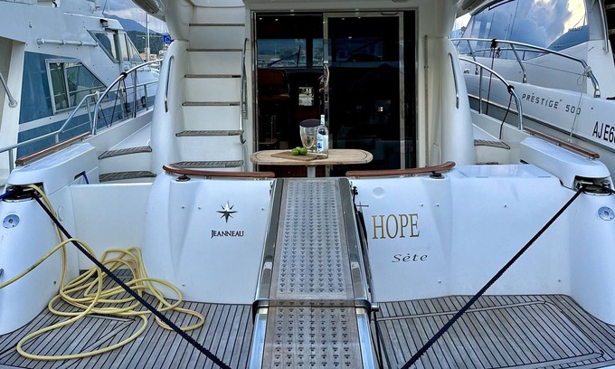 Corse-du-Sud Boat Rental | Bateau Hope