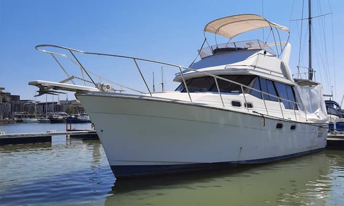 Bassins a Flot Boat Rental | Bateau le Black Pearl, un appartement sur l'eau à Bordeaux.
