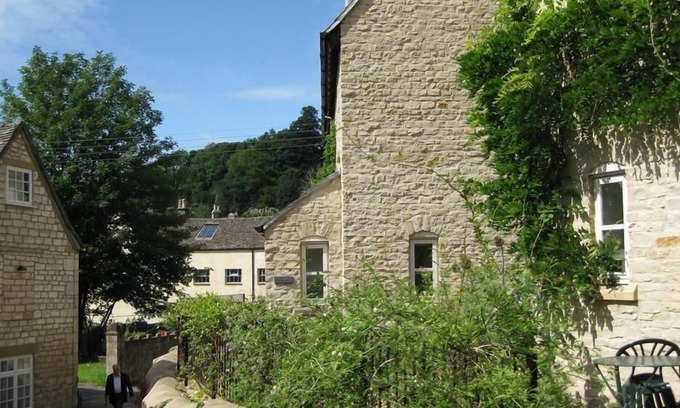 Nailsworth Cottage | BATEMANS, family friendly, with a garden in Nailsworth