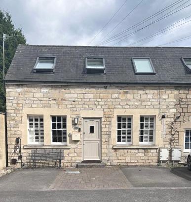 Bath Bed & Breakfast | Bath Central Free Parking One Double Ensuite Room in Historical Mews Cottage