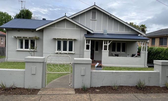 Bathurst House | Bathurst Charmer