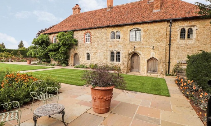 Maidstone House | Battel Hall
