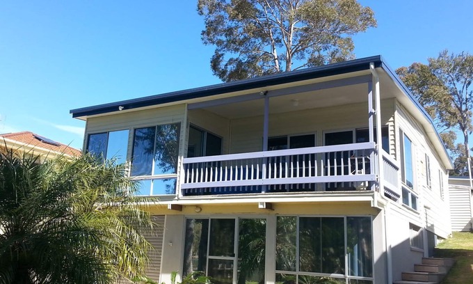 Kings Point House | "Battunga" - a lakeside retreat
