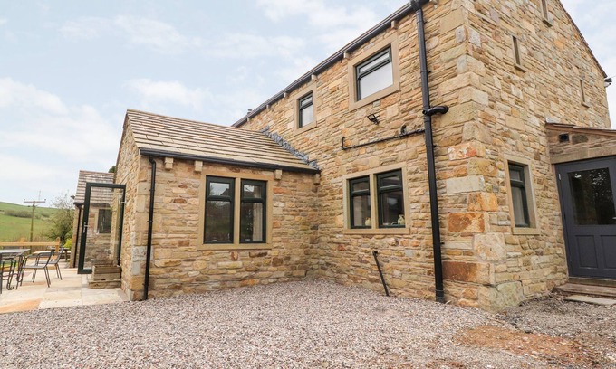 Burnley Cottage | BATTY HOLE FARM, family friendly, with open fire in Burnley
