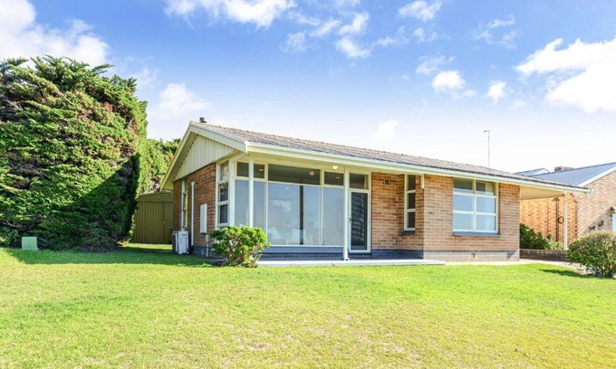 Encounter Bay House | Battye Cottage Beautiful Sea Views All Year Round
