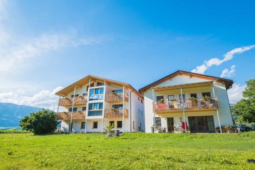 Sluderno Apartment | Bauernhof Residence Hausergut with Ortler views, central and quiet position