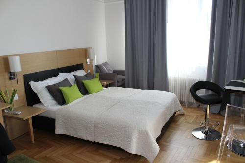 Vizivaros Apartment | Bauhaus Studio with Parliament view