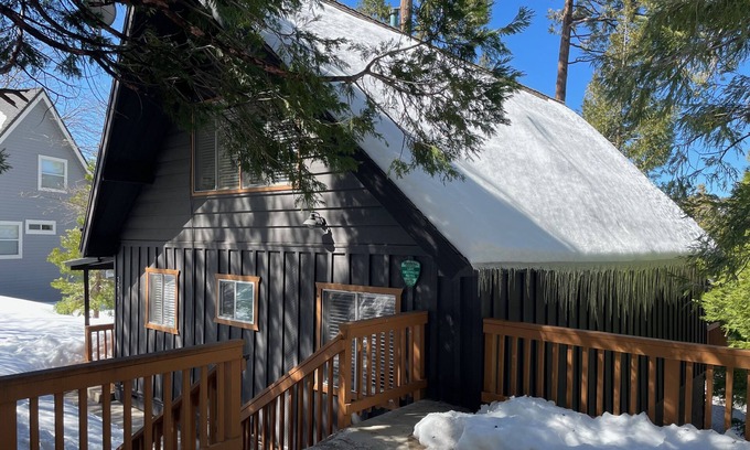 Blue Jay House | Bavarian Mountain Retreat