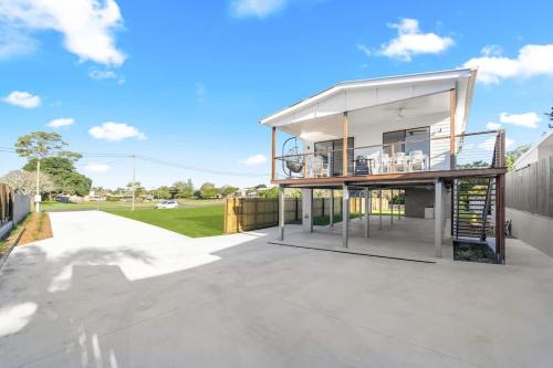Scarness House | Bay Breeze Beachhouse