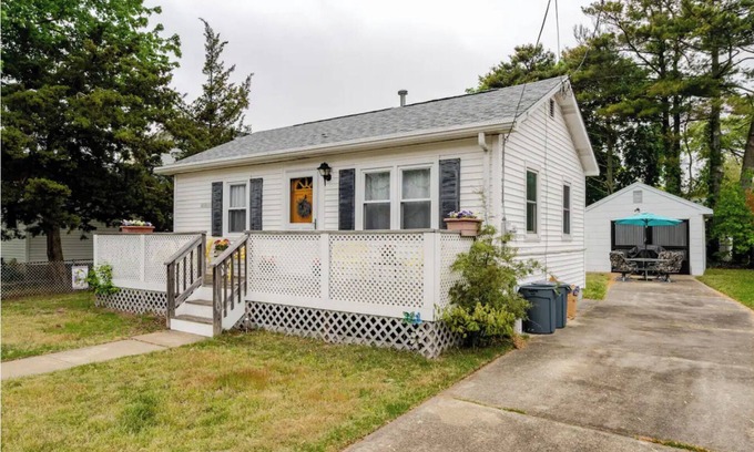 Villas Cottage | Bay Breeze! Charming 2-bedroom cottage on the Bay!