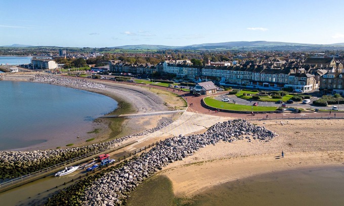 Morecambe House | Bay Cottage Morecambe Beach 4 Berth 2 Bedrooms