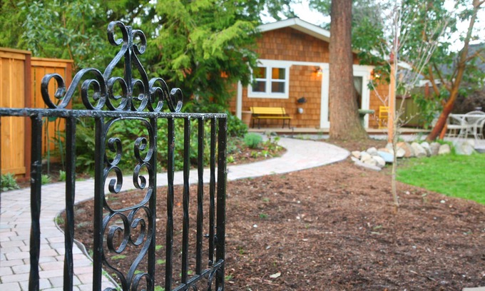 Greenbank House | Bay Cottage Waterfront Home