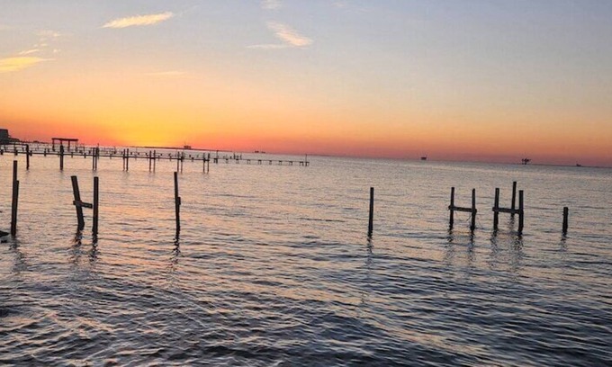 Fort Morgan Pines House | Bay Dream ,Bay Front Cabin,Pet Friendly,150' Fishing Pier