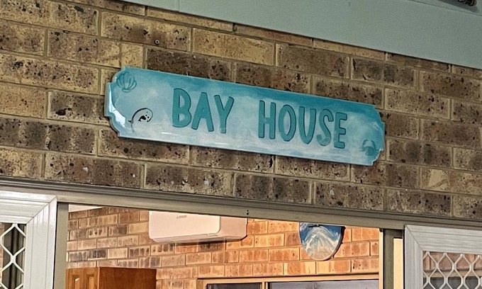 Stanage House | “Bay House” on the beach at Stanage Bay, with air-con & boat parking