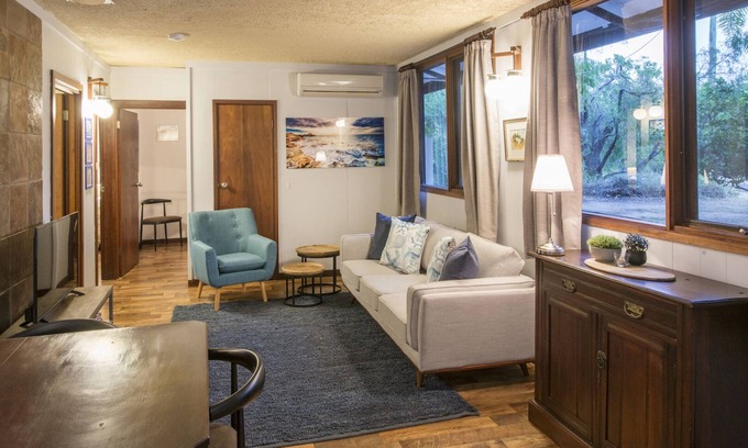 Quindalup House | Bay Shack is PET FRIENDLY, across from beach.