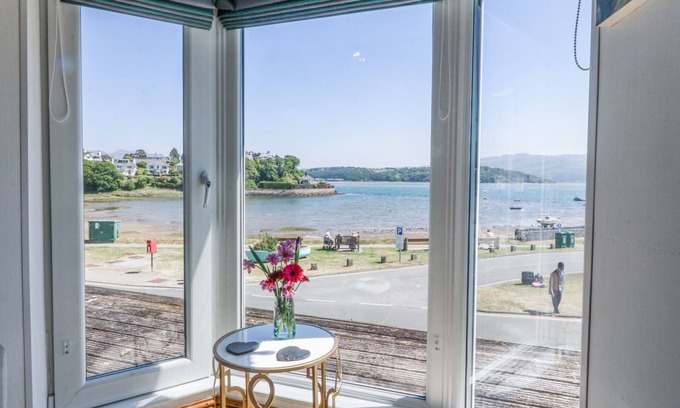 Borth-y-Gest Apartment | Bay View Apartment