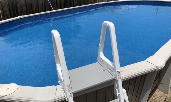 Willoughby Spit Cottage | Bay View Bungalow by the Pier - Swimming Pool and Pet Friendly