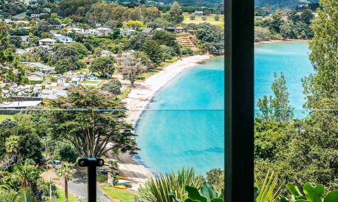 Oneroa House | Bay View on Burrell - close to beaches