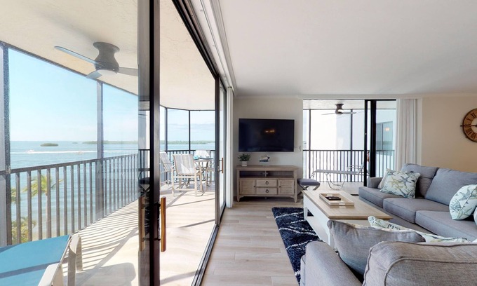 Punta Rassa Condo | Bay View Tower #531 FABULOUS 2 BED CORNER UNIT WITH EXPANSIVE WATER VIEWS