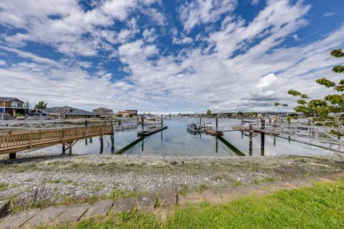 Ferndale House | Bay Views and Deck Spacious Ferndale Family Home